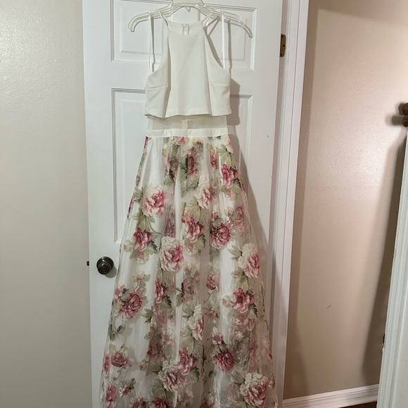 White floral prom dress - Picture 3 of 4